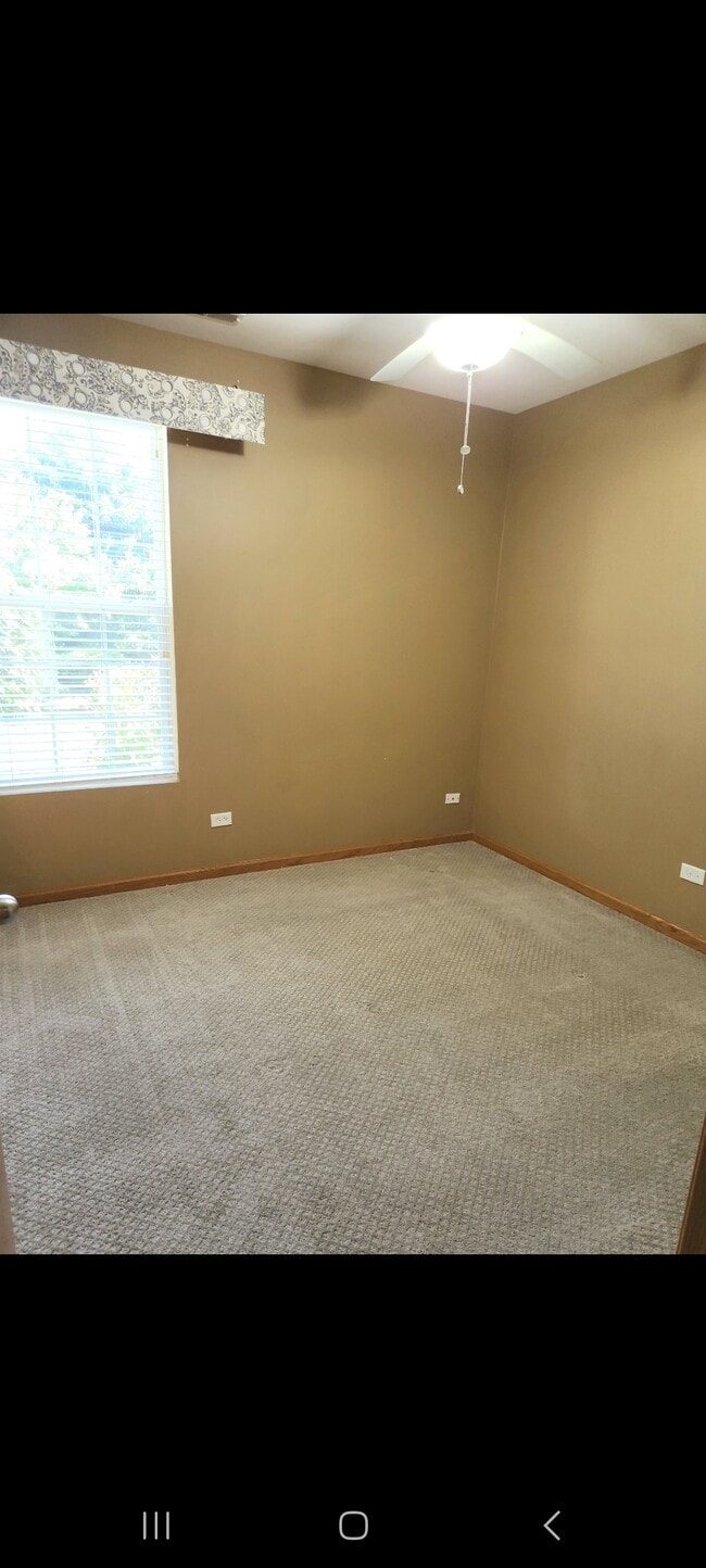 Building Photo - 1547 Millbrook Dr