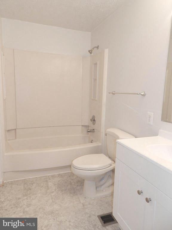 Building Photo - 10605 Holleybrooke Dr