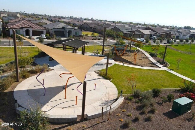 Building Photo - 9115 W Glenrosa Ave