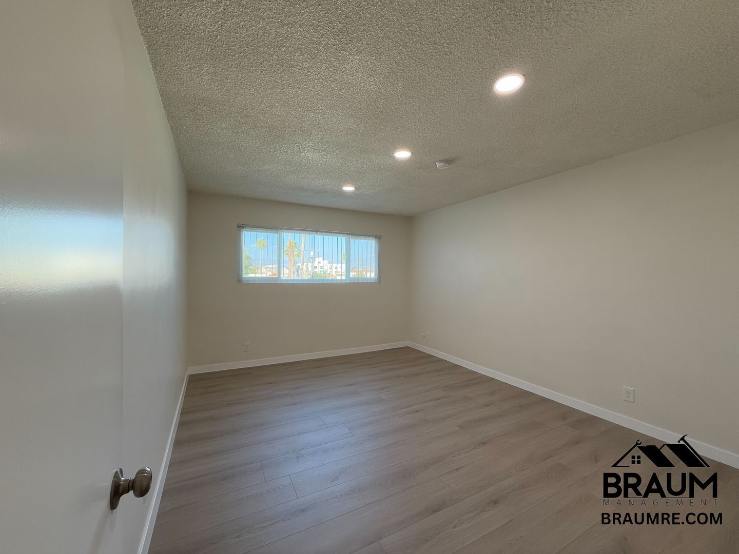 Building Photo - 6041 Whitsett Ave