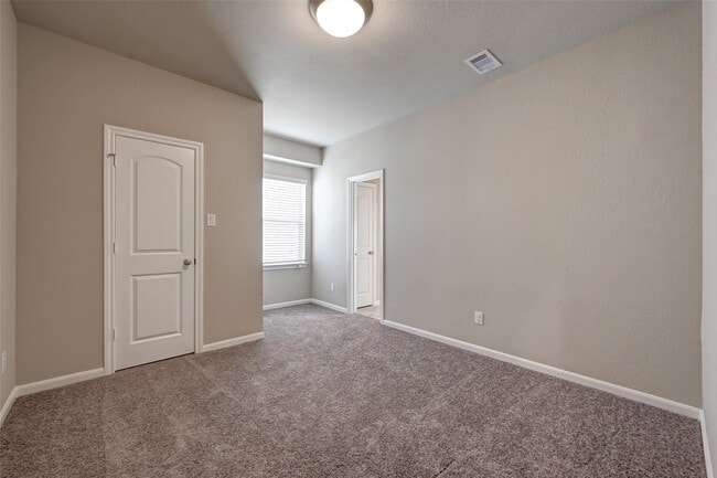 Building Photo - 5039 Pr Ter Ln