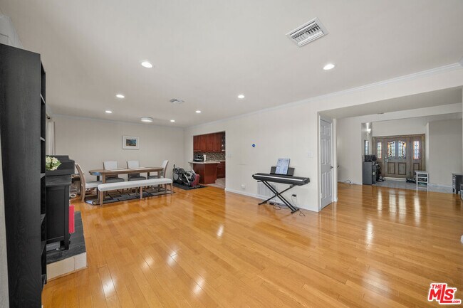 Building Photo - 3114 Henrietta Ave