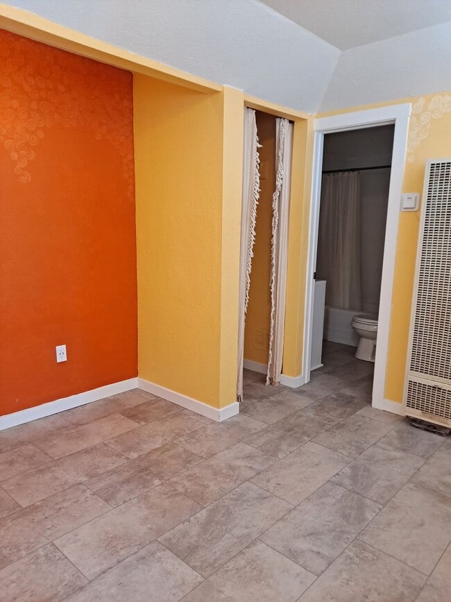 Building Photo - ALL PROSPECTIVE TENANTS MUST SUBMIT A $58 ...