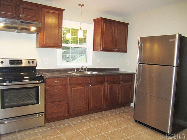 Building Photo - 495 Farmers Mills Rd