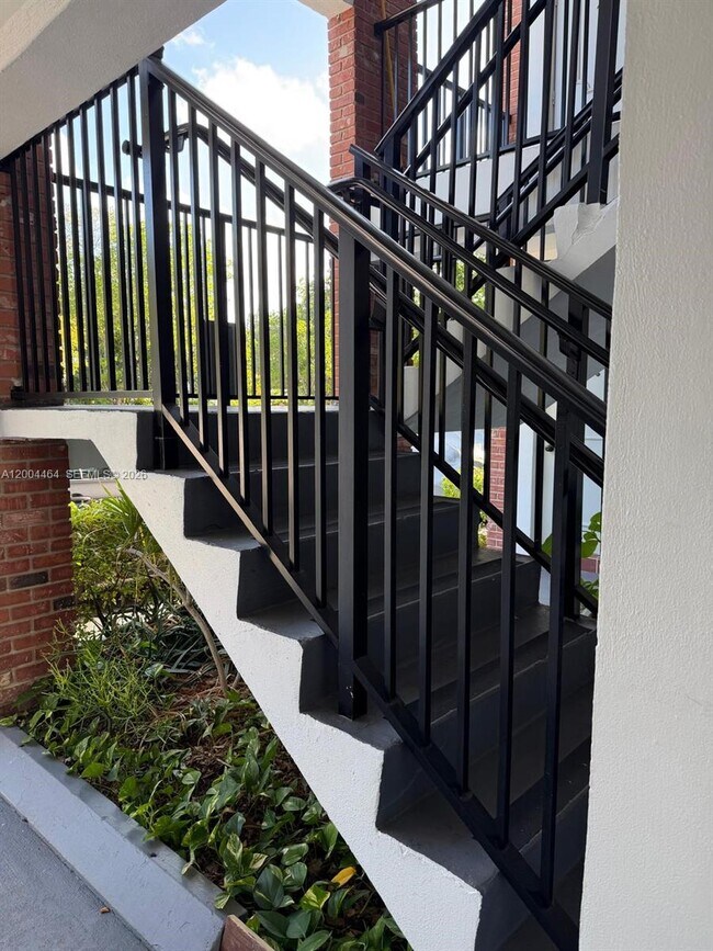 Building Photo - 2415 Lincoln St