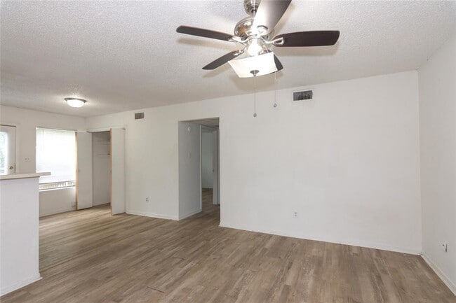 Building Photo - 1607 Onion Creek Village Dr