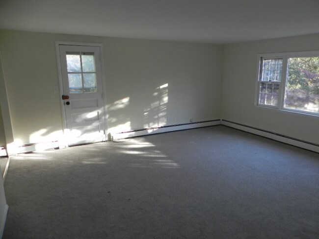 Building Photo - 32 Deerfield St