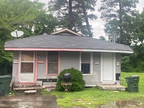 Building Photo - 458 E 71st St