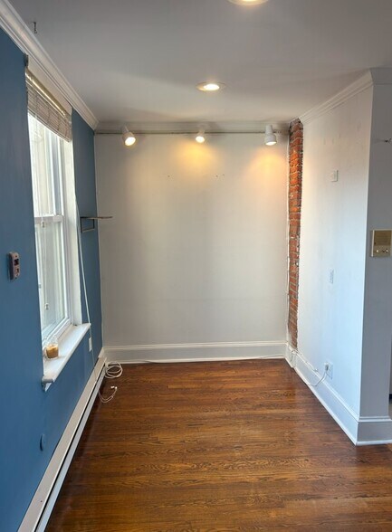 Building Photo - 1009 S 8th St