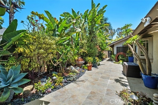 Building Photo - 16 Banyan Tree Ln