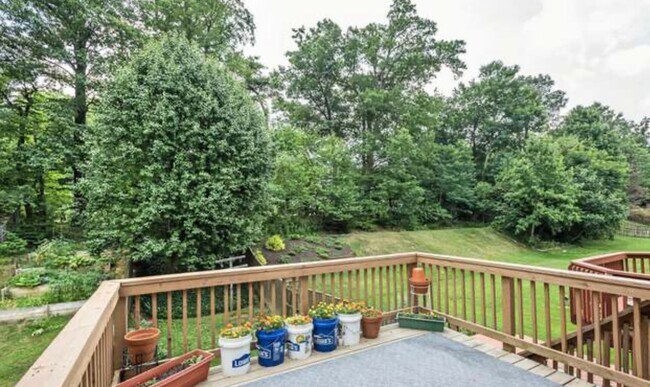 Building Photo - 8548 Pine Run Ct