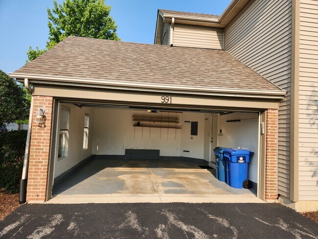 Building Photo - 991 Park Hill Cir