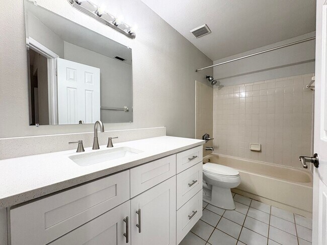 Building Photo - 690 Roaring Dr