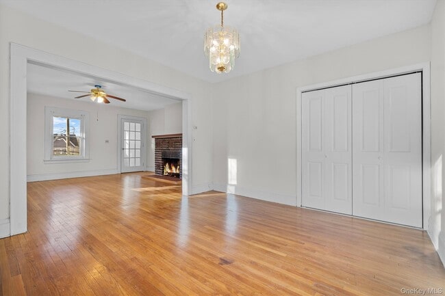 Building Photo - 247 Roberts Ave