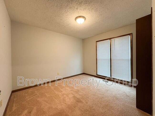 Building Photo - 5960 Laguna Dr