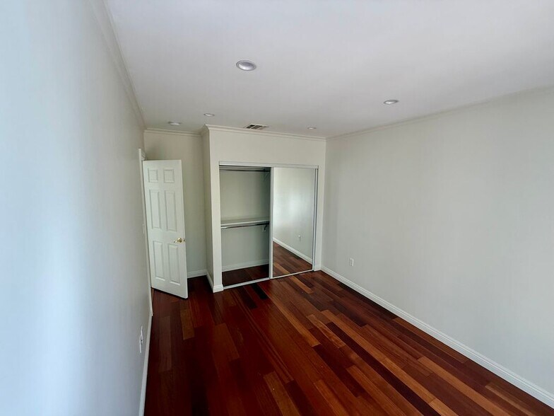 Building Photo - 1838 Glenwood Rd