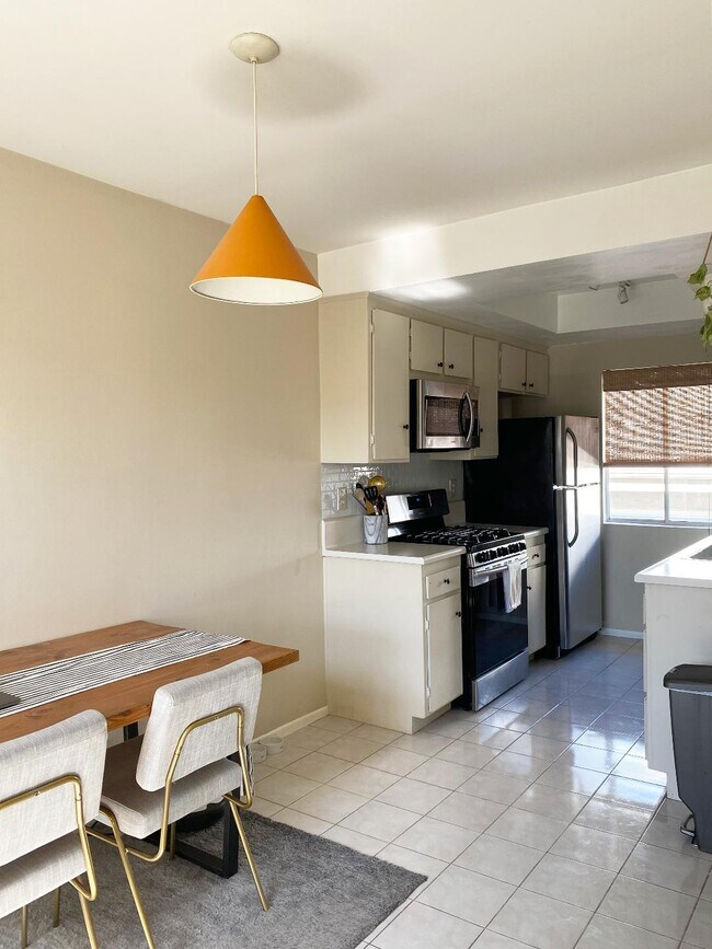 Building Photo - 1951 Malcolm Ave