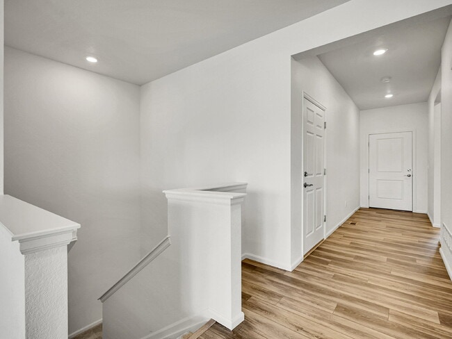 Building Photo - $3,295, 3 bed, 3 bath, located in Erie