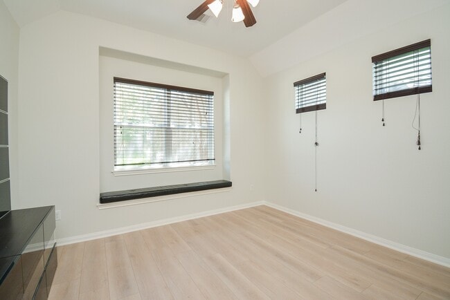 Building Photo - 6403 Edinburgh Ct