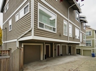 Primary Photo - Lovely 2 Bedroom Townhouse in Magnolia.
