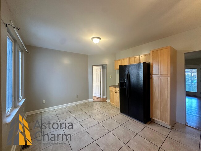 Building Photo - 3 Bedroom Home with Den, Patio/Deck Space, and Fresh Updates