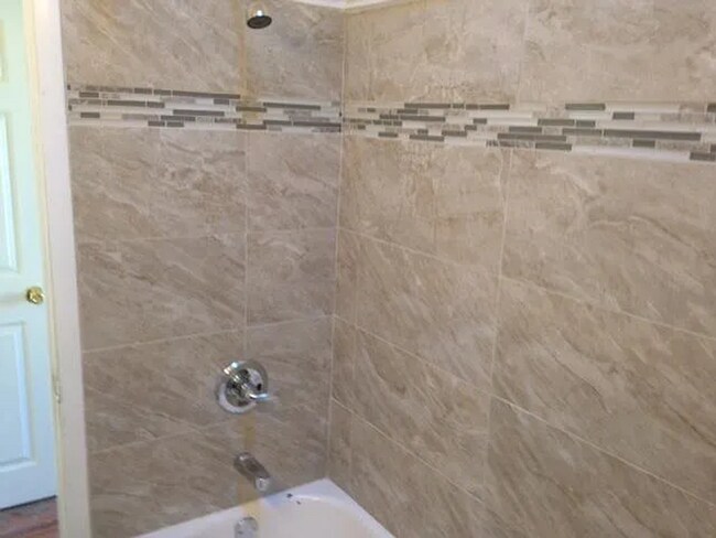 Building Photo - Spacious & Convenient Living in the Heart of Frankford