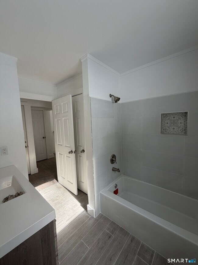 Building Photo - 410 Old Tolland Turnpike