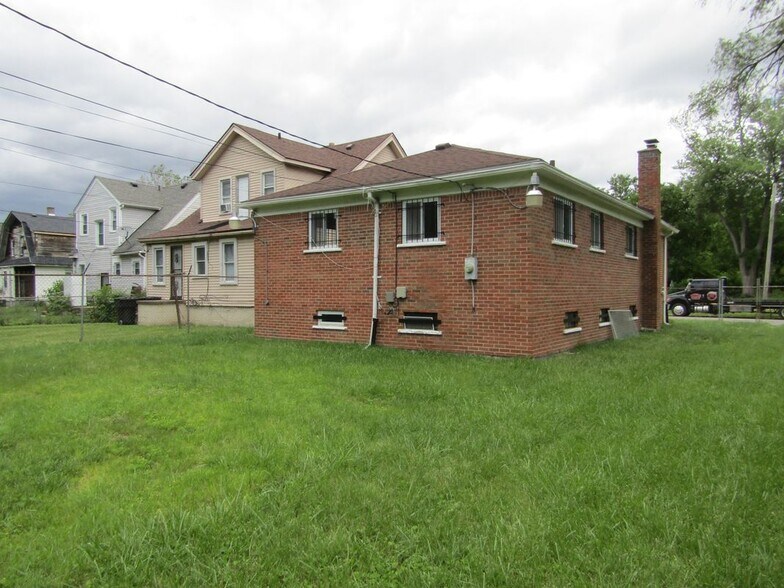 Building Photo - 14939 Cruse St