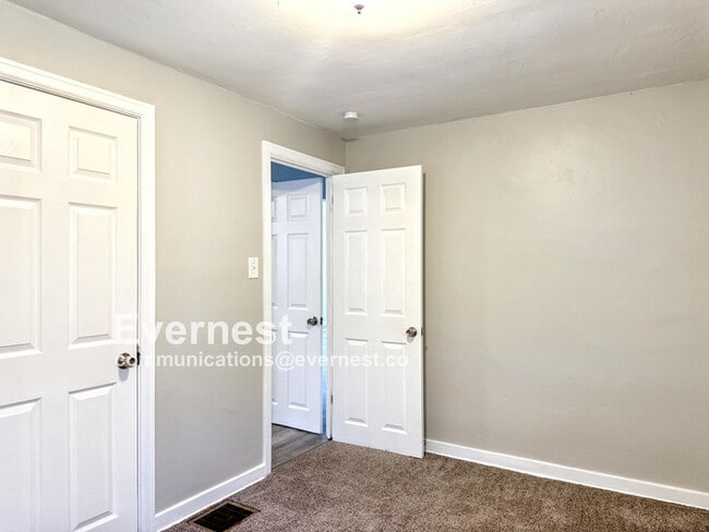 Building Photo - 3037 Blackridge Ave
