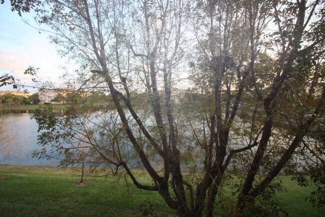 Building Photo - 2Bd /2Ba Condo with Stunning Lake Views!  ...