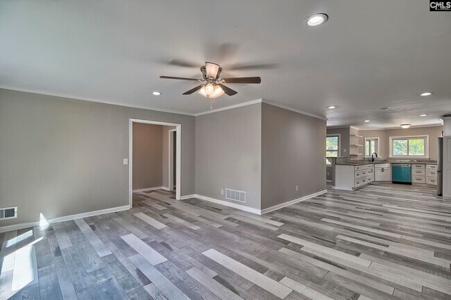 Building Photo - 113 Lyndhurst Rd