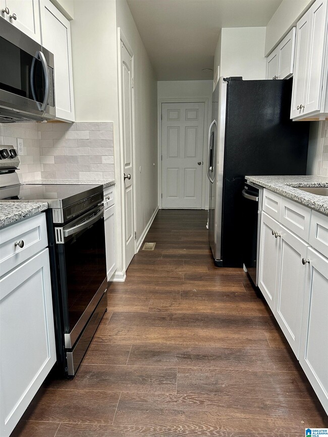 Building Photo - 2413 Pentland Dr
