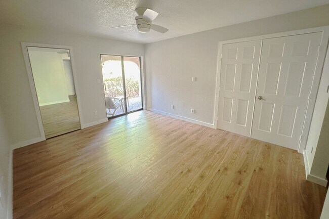 Building Photo - Luxury Scottsdale Condo: Modern Comfort in...