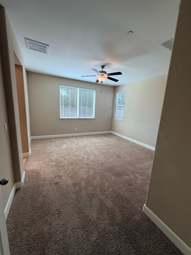 Building Photo - 1587 Manzanita Way