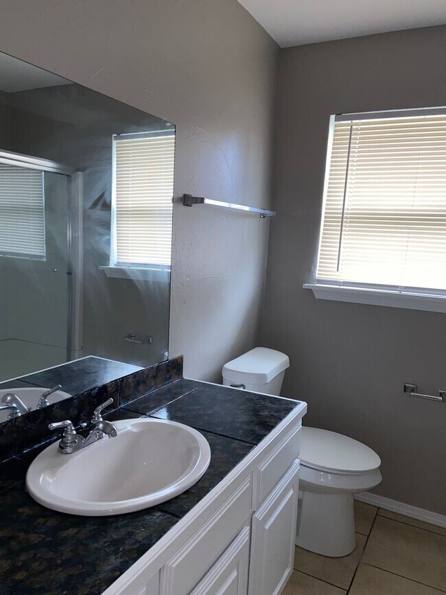 Building Photo - Ada, OK