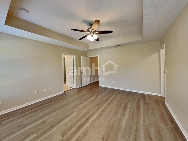 Building Photo - 332 Silver Glen Ave