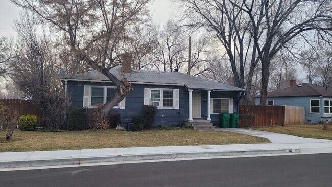 Building Photo - Spacious 4 bed near the University!!!!!!