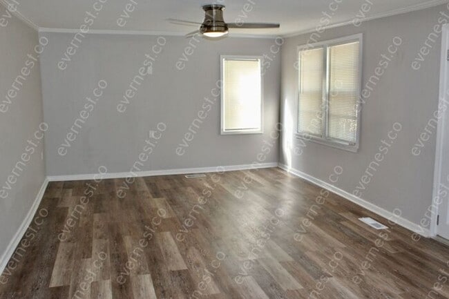 Building Photo - 3 BED & 1 BATH / PET-FRIENDLY / S8 ACCEPTED