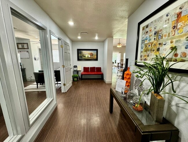 Building Photo - Treehouse Apartments