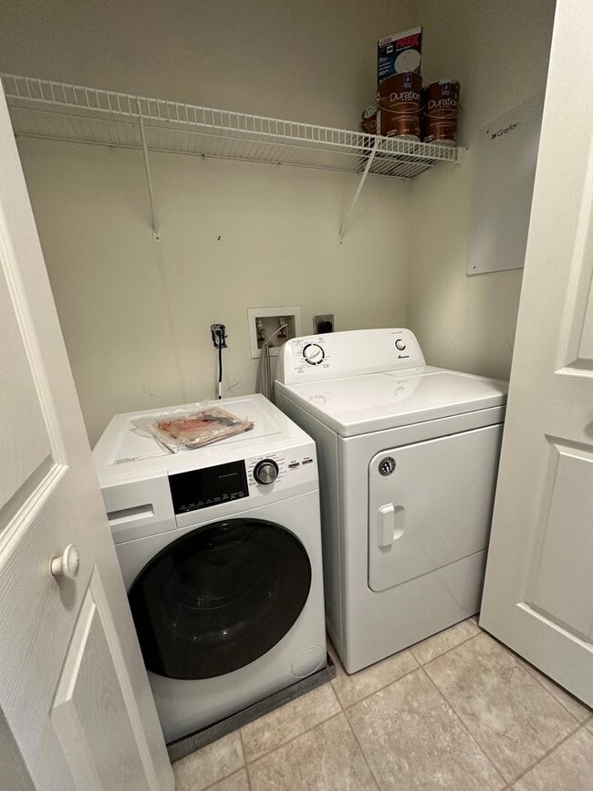 Building Photo - Spacious 3rd Floor Apartment in The Village of 5 Points – Lewes, DE