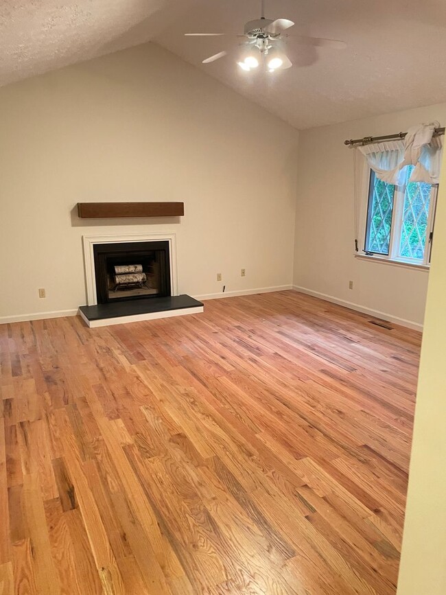 Building Photo - Rita Drive Condo