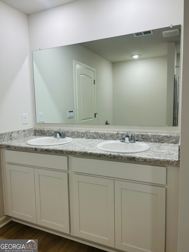 Building Photo - 112 Glenrise Dr