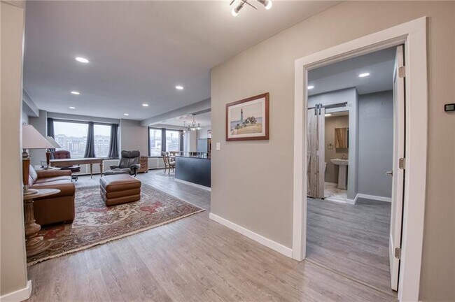 Building Photo - 320 Fort Duquesne Blvd