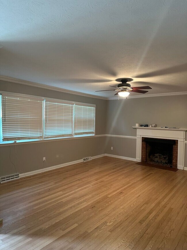 Building Photo - 11 Mountian Brook Rd.