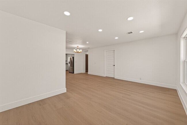 Building Photo - 3209 McCrarey Dr