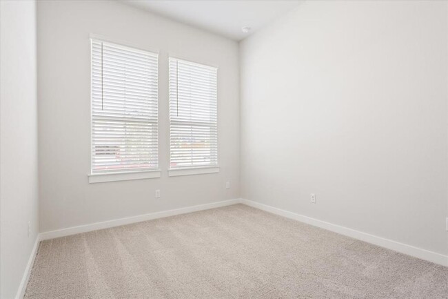 Building Photo - 212 Lariat Lp