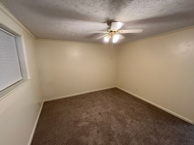 Building Photo - Great Family Home, Located off of Moon Road. Must See!!