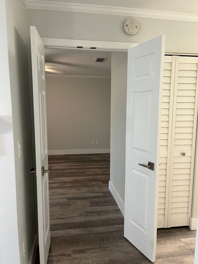 Building Photo - Location, Lifestyle, and Luxury
