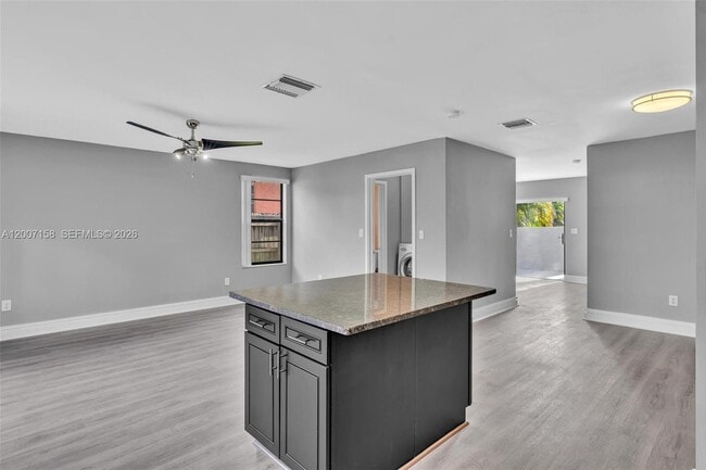 Building Photo - 14212 NE 4th Ave