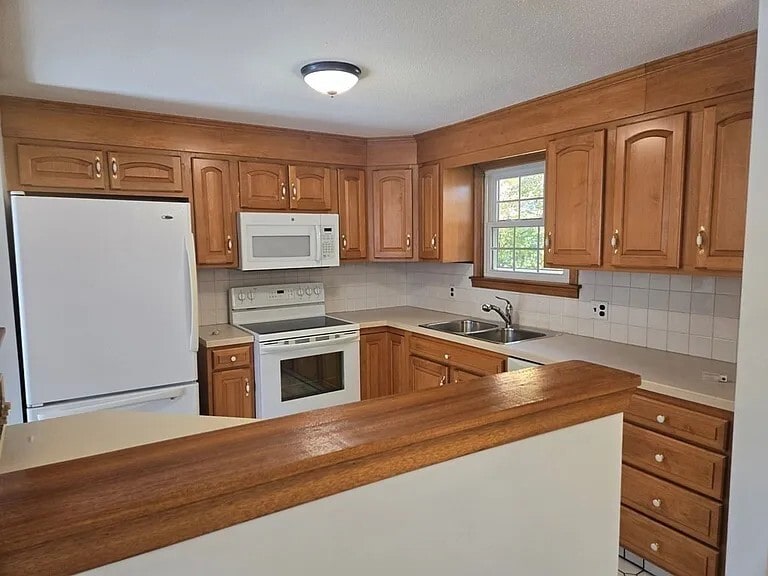 Building Photo - 222 Primrose Hill Rd